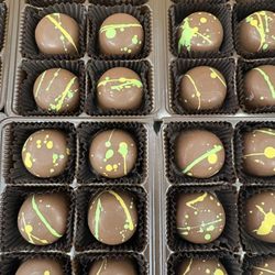 Le Macaron French Pastries