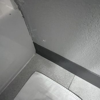 Best Western Blythe - Unfinished plastered wall / bathtub corner edge - Hotels Near Me - Blythe, California Best Western Blythe - Unfinished plastered wall / bathtub corner edge - Hotels Near Me - Blythe, California