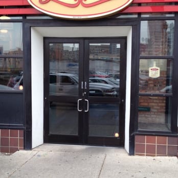 Giordano's - Giordano's Front Entrance - Pizza Near Me - Chicago, Illinois