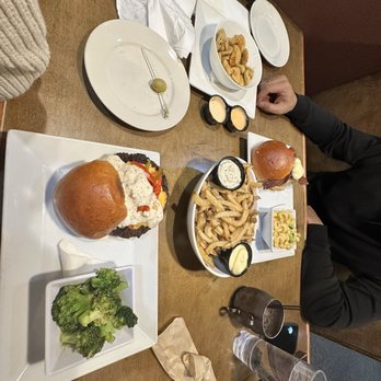 80/20 Burger Bar - Yum! - American Near Me - Norfolk, Virginia