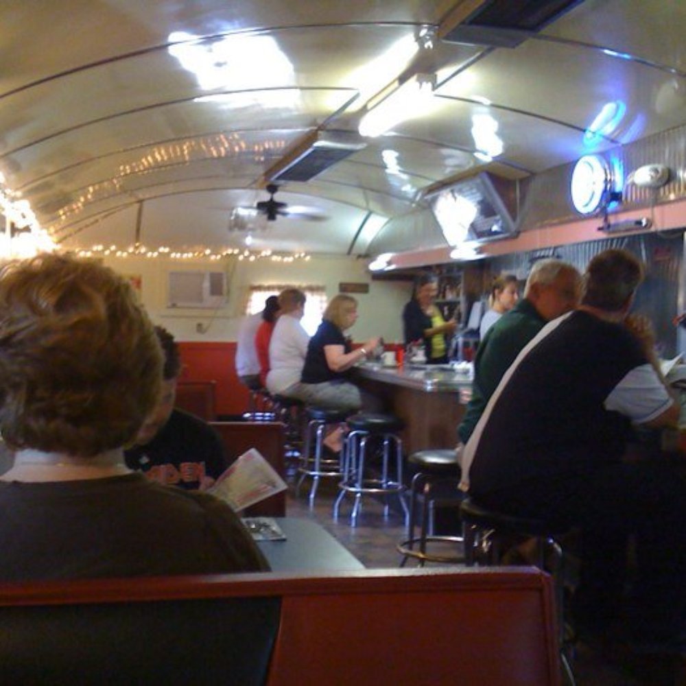 Lou Roc's Diner - Diners Near Me - Worcester, Massachusetts