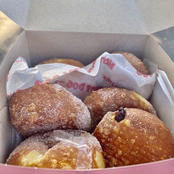 Leonard's Bakery - Malasadas (original, cinnamon, dobash) - Bakeries Near Me - Honolulu, Hawaii