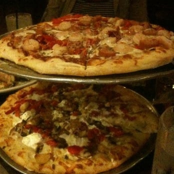 Kona Brewing - Pele's own on top // mushroom pizza on the bottom - Pubs Near Me - Honolulu, Hawaii
