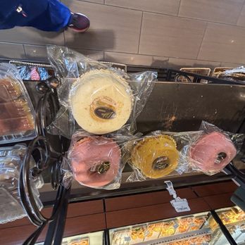 Liliha Bakery - Bakeries Near Me - Honolulu, Hawaii