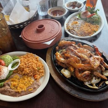 La Playa Maya - The fajita plate. Chicken, shrimp and beef. - Mexican Near Me - Fort Worth, Texas