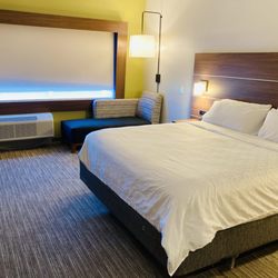 Holiday Inn Express & Suites Asheboro - Holiday Inn Express & Suites Asheboro Room Interior