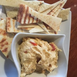 Voyageur Lounge - Him mad and pita chips