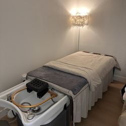 Aurora Beauty - Bed and hair washing station