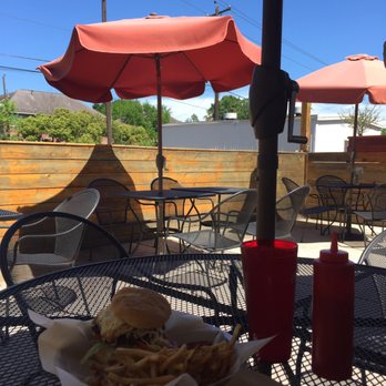 Tapester's Grill - Couldn't ask for a better day to die and outdoors in Houston. Perfect food, perfect weather and a great atmosphere. - American Near Me - Houston, Texas