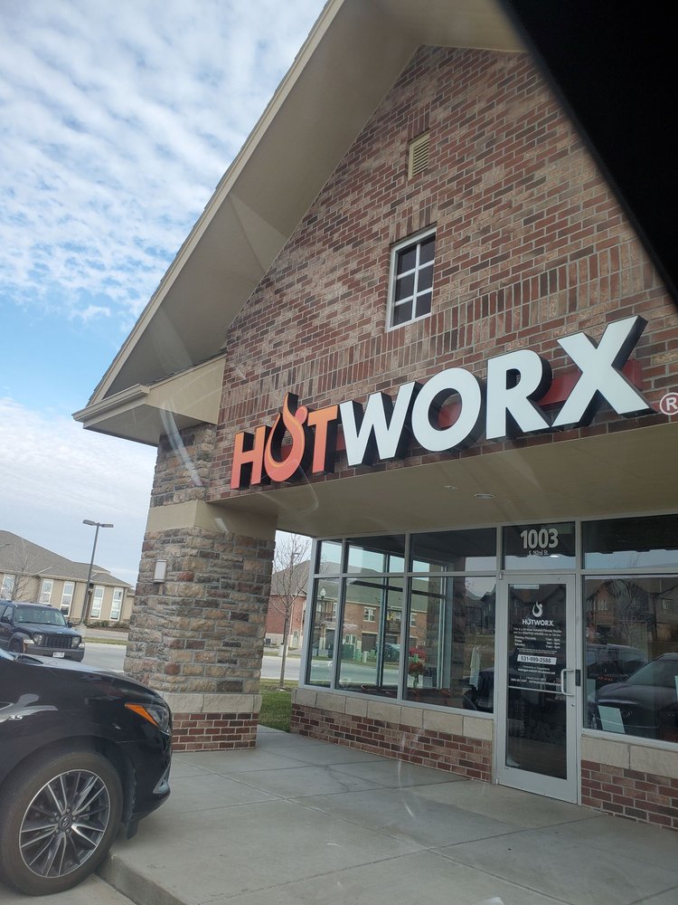 HOTWORX OMAHA Updated September 2024 10 Reviews 1003 S 192nd St