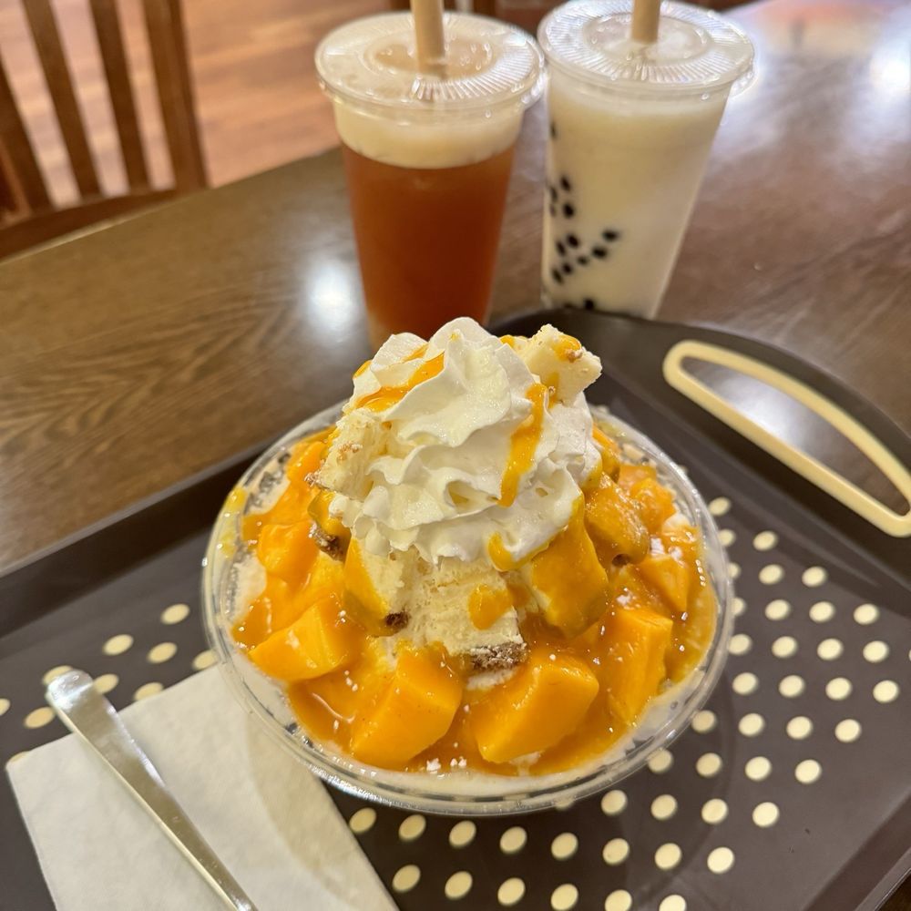 2Scoops - Mango Bingsu with bubble tea - Desserts Near Me - Abbotsford, British Columbia 2Scoops - Mango Bingsu with bubble tea - Desserts Near Me - Abbotsford, British Columbia