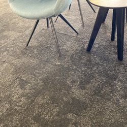 Koru lounge - Grubby floors.