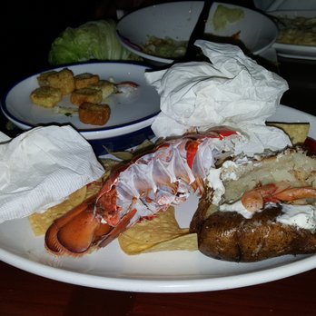 Red Lobster - These dishes were sitting at our tables for 30mins and Crystal H never bother to take them!!! - Seafood Near Me - Newark, Delaware