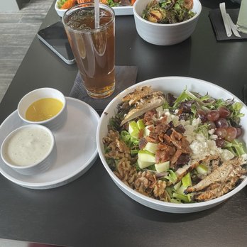 404 Sports Bar - Southlake house salad - American Near Me - Morrow, Georgia