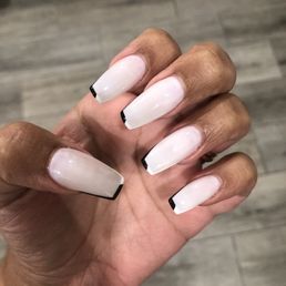 Acrylic refill, coffin shaping. Acrylic refill, coffin shaping.