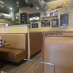 DJ's Famous Wings - Interior - very clean.