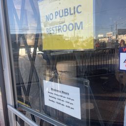 Misleading business hours.