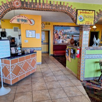 Restaurant Ramos - the entrance to the restaurant - Mexican Near Me - Seaside, Oregon
