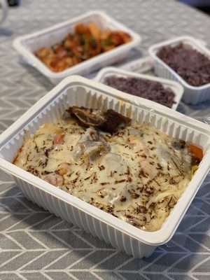 Daeho Kalbijjim & Beef Soup by null