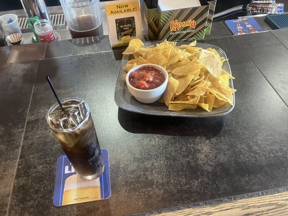 Raelyn's Pub & Eatery - vineyard in Geneseo, IL