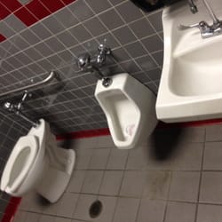 Shell Pic N Pac - Clean restroom.