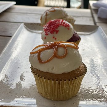 dbakers Sweet Studio - Bakeries Near Me - Miami, Florida