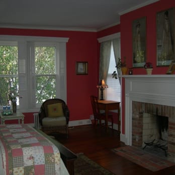 Old Waterstreet Inn - Winesap Room - Bed & Breakfast Near Me - Winchester, Virginia Old Waterstreet Inn - Winesap Room - Bed & Breakfast Near Me - Winchester, Virginia