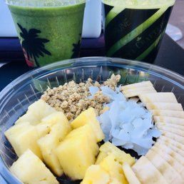 Açaí Kale Bowl. Greenest plus 3.5 on right (too much lemon).The divine start smoothie on the left. Açaí Kale Bowl. Greenest plus 3.5 on right (too much lemon).The divine start smoothie on the left.