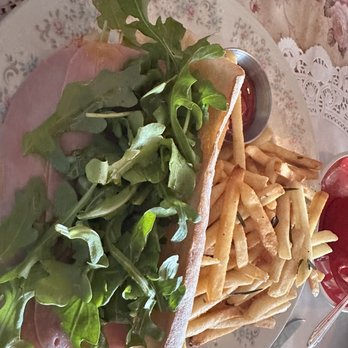 La Fresa Francesa - Brie and Pear Sandwich Lunch with ham - Wine Bars Near Me - Hialeah, Florida La Fresa Francesa - Brie and Pear Sandwich Lunch with ham - Wine Bars Near Me - Hialeah, Florida