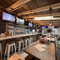 Atlantic Beer & Oyster - Indoor dining