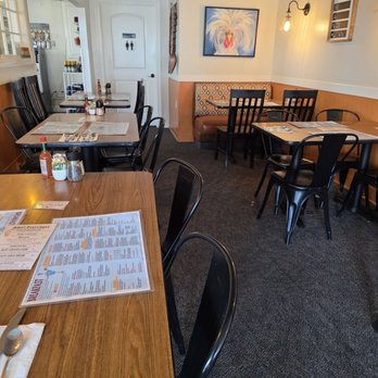 Little Brown Hen Cafe - Dining area (one side tabkes, other side booths) - Breakfast & Brunch Near Me - Florence, Oregon Little Brown Hen Cafe - Dining area (one side tabkes, other side booths) - Breakfast & Brunch Near Me - Florence, Oregon