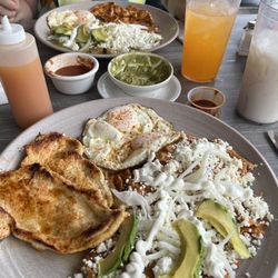 Tacos Mi Veracruz - Chilaquiles with a chicken breast, Horchata, salsa and guacamole! Outstanding!