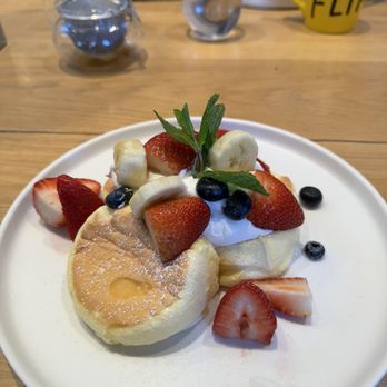Flipper’s - Fresh fruit soufflé pancake - Pancakes Near Me - New York, New York Flipper’s - Fresh fruit soufflé pancake - Pancakes Near Me - New York, New York