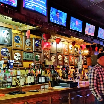 Quarters - Plenty of TVs and booze. - Bars Near Me - Saratoga Springs, New York