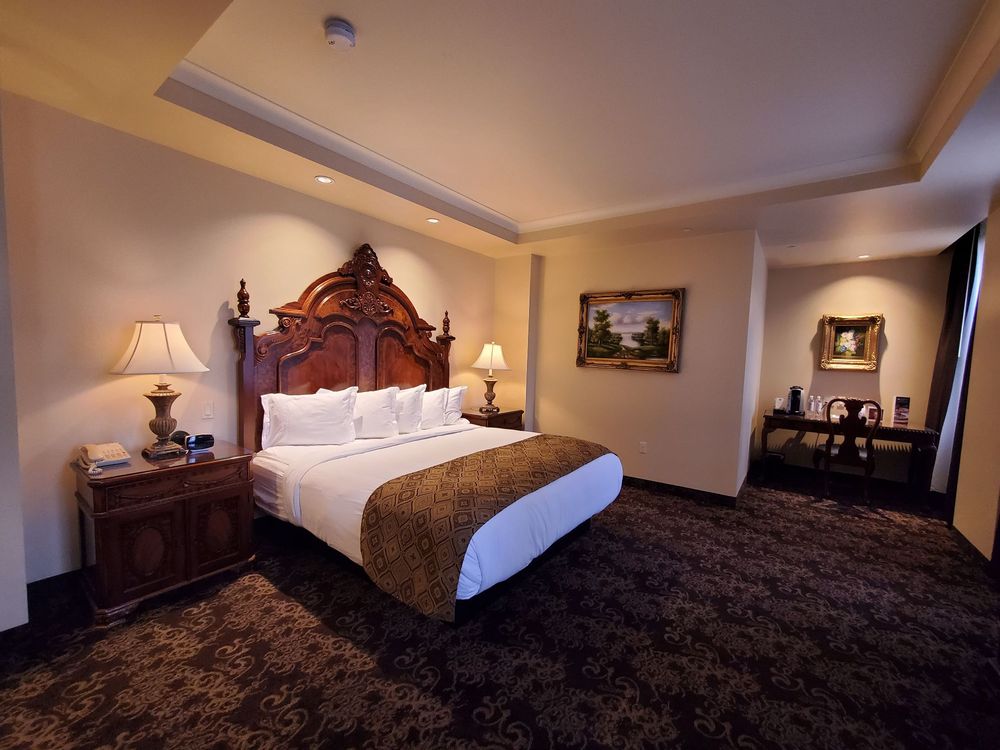 The Historic Davenport, Autograph Collection