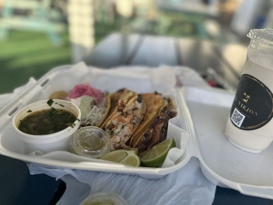 El Viejón Taquería y Mariscos food truck by null