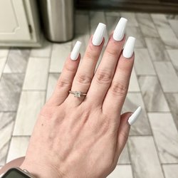 V Nails & Spa