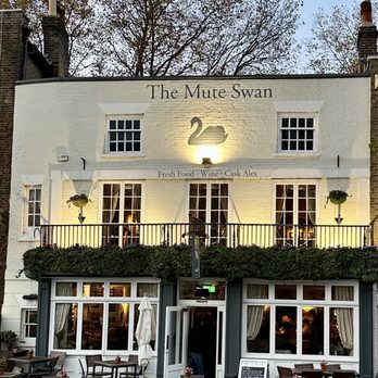 The Mute Swan - The Mute Swan (across from Hampton Place Palace) - British Near Me - East Molesey, XGL The Mute Swan - The Mute Swan (across from Hampton Place Palace) - British Near Me - East Molesey, XGL