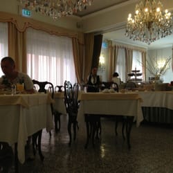 Palace Hotel - Salle de petit déjeuner...