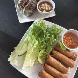 Egg rolls, fresh rolls
