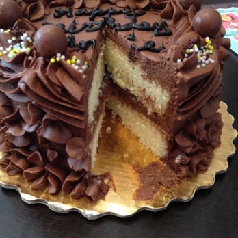 Pink Belle Cake House - The inside - Bakeries Near Me - Midlothian, Virginia
