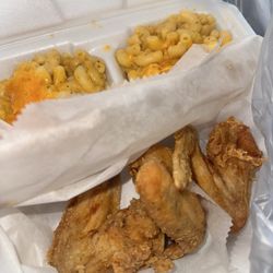 Steve's Soul Food - 3 Wings and two sides of Macaroni & Cheese