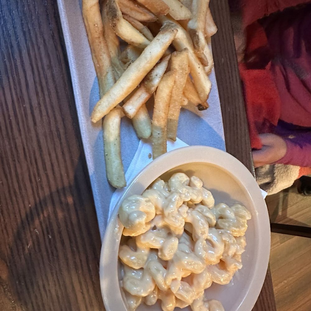 Dragon's Den - Kids Mac and cheese w fries - American Near Me - Carlsbad, California Dragon's Den - Kids Mac and cheese w fries - American Near Me - Carlsbad, California