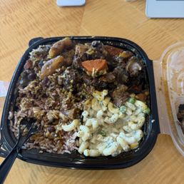 Oxtail , rice and peas and macaroni Oxtail , rice and peas and macaroni