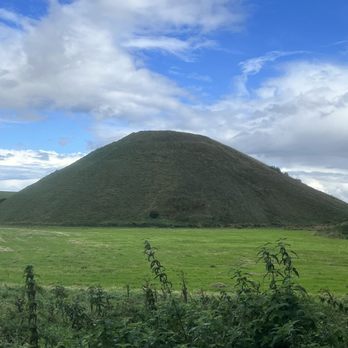 Silbury Hill - Landmarks & Historical Buildings Near Me - Marlborough, WIL Silbury Hill - Landmarks & Historical Buildings Near Me - Marlborough, WIL