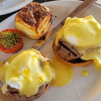 Cafe Le Reve - Steak eggs benedict full portion - Breakfast & Brunch Near Me - Riverside, California Cafe Le Reve - Steak eggs benedict full portion - Breakfast & Brunch Near Me - Riverside, California