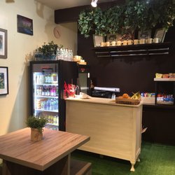 Bees Creative Art Studio & Cafe