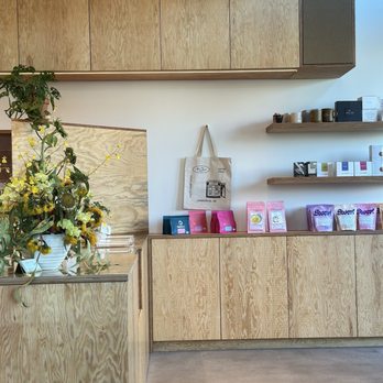 Mandarin 2 - Cute interior - Coffee & Tea Near Me - Pasadena, California