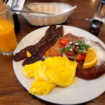 Sweet Maple - The "Big Hip". Deep fried French toast with pure Vermont maple syrup along with their famous Millionaire's bacon! - American Near Me - San Francisco, California