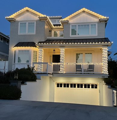 4-tier Christmas lighting job - This was a very difficult lighting job in the Pacific Palisades. It is a four tier job… starting at the garage level and working all the way up to the top of the roof/viewing balcony.
There is a slanted metal roof just above the first story that was difficult to work with, but with careful precision, it was accomplished. 4-tier Christmas lighting job - This was a very difficult lighting job in the Pacific Palisades. It is a four tier job… starting at the garage level and working all the way up to the top of the roof/viewing balcony.
There is a slanted metal roof just above the first story that was difficult to work with, but with careful precision, it was accomplished.